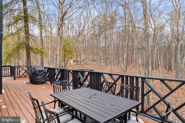 $375,000 | 621 Cedar Run Lane, Great Cacapon, WV 25422