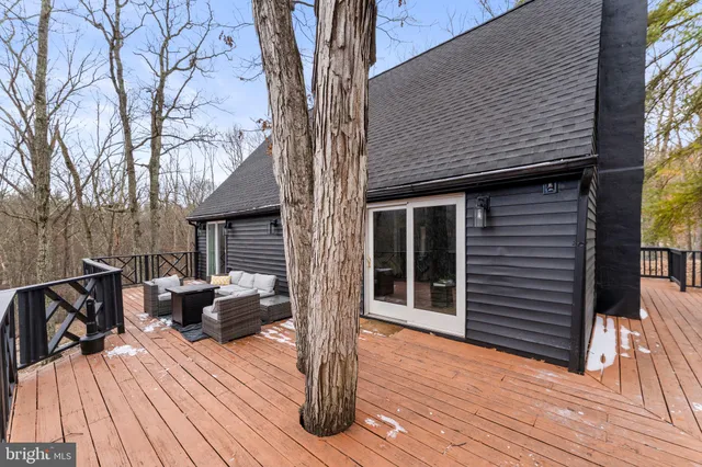 $375,000 | 621 Cedar Run Lane, Great Cacapon, WV 25422