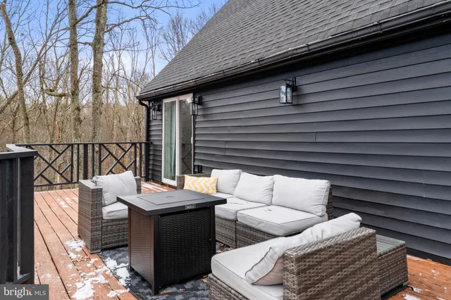 $375,000 | 621 Cedar Run Lane, Great Cacapon, WV 25422