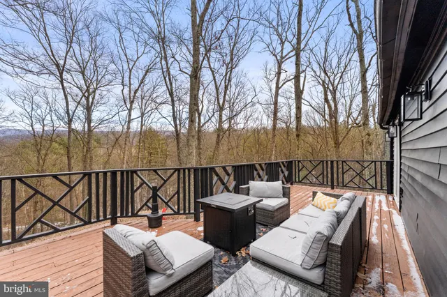 $375,000 | 621 Cedar Run Lane, Great Cacapon, WV 25422