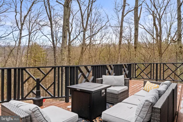 $375,000 | 621 Cedar Run Lane, Great Cacapon, WV 25422