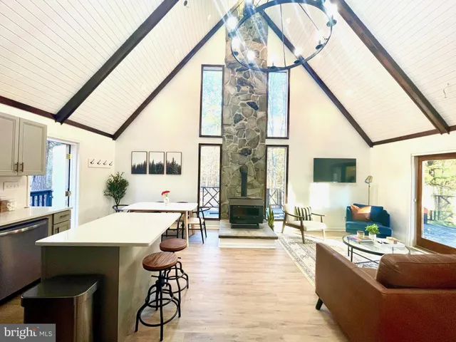 $375,000 | 621 Cedar Run Lane, Great Cacapon, WV 25422