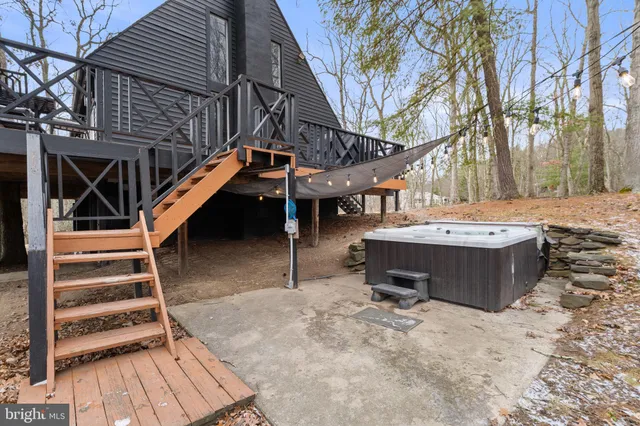 $375,000 | 621 Cedar Run Lane, Great Cacapon, WV 25422