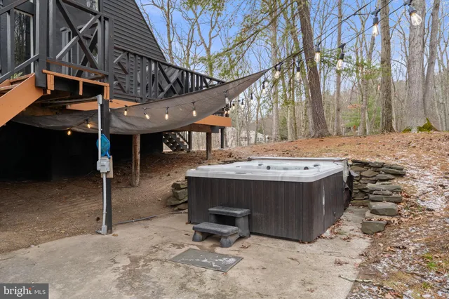 $375,000 | 621 Cedar Run Lane, Great Cacapon, WV 25422