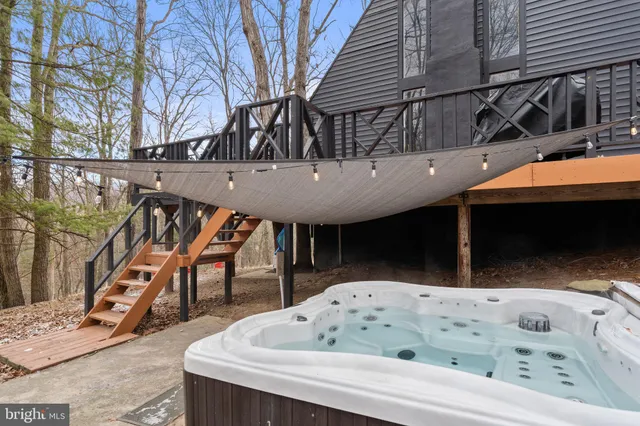 $375,000 | 621 Cedar Run Lane, Great Cacapon, WV 25422