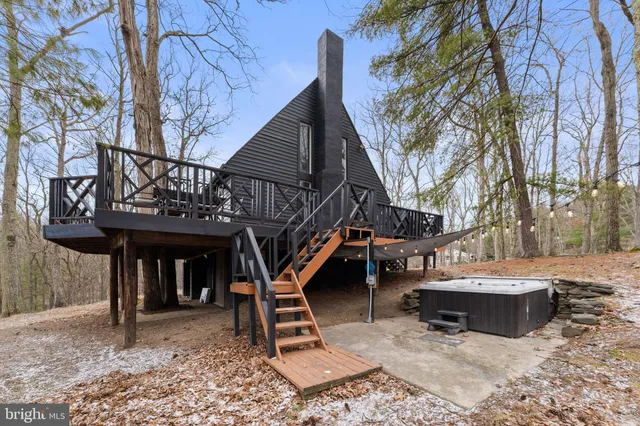 $375,000 | 621 Cedar Run Lane, Great Cacapon, WV 25422