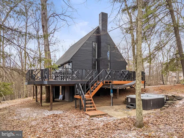 $375,000 | 621 Cedar Run Lane, Great Cacapon, WV 25422