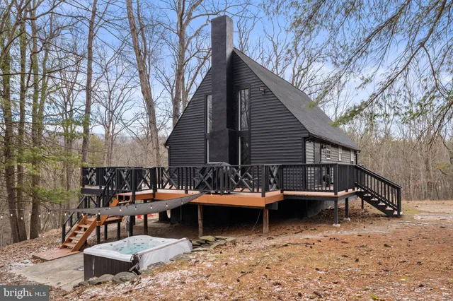 $375,000 | 621 Cedar Run Lane, Great Cacapon, WV 25422