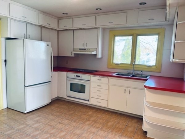 162 Butler Road Quincy, MA 02169 - Photo 3 of 26 Gallery Image 3