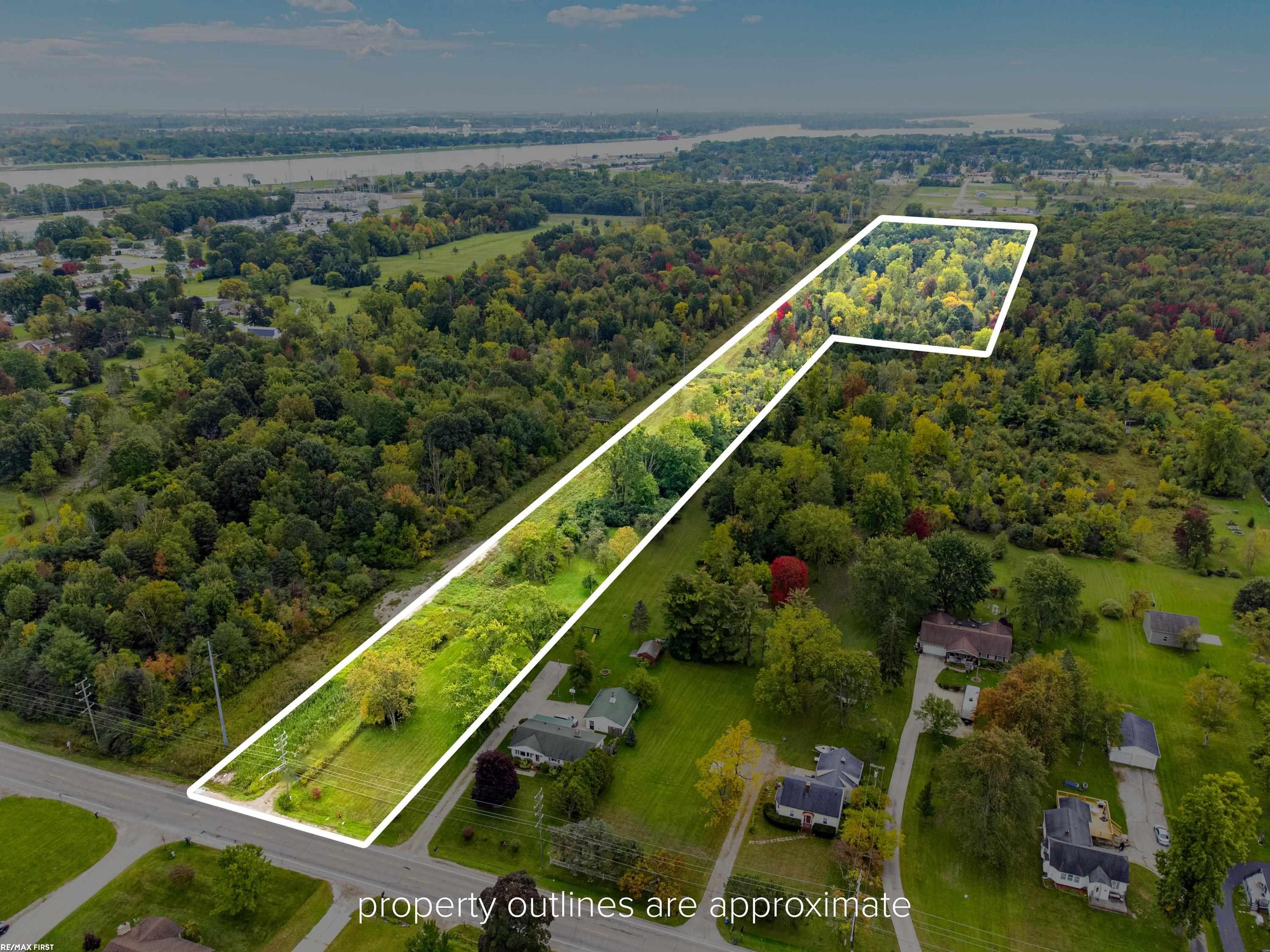 3605 Ravenswood Road Marysville, MI 48040 - Photo 6 of 11