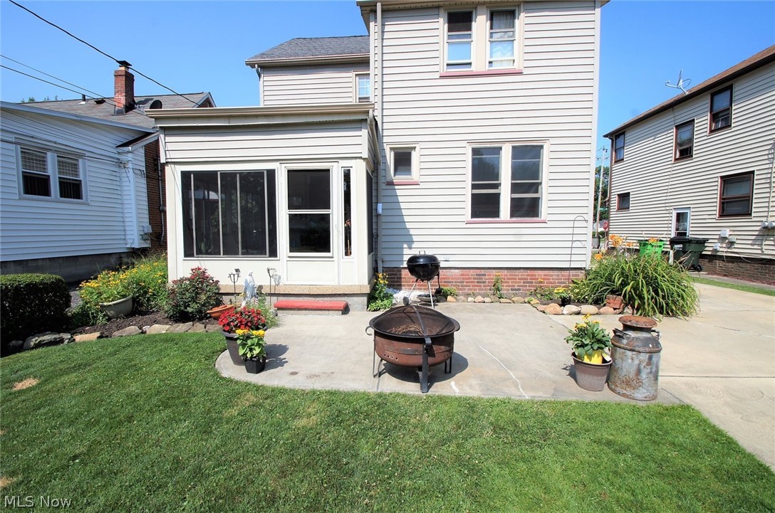 1203 Winston Road Cleveland, OH 44121 - Photo 3 of 22