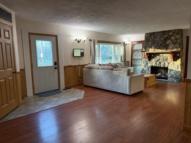 $304,900 | 726 South Park Avenue, Neenah, WI 54956