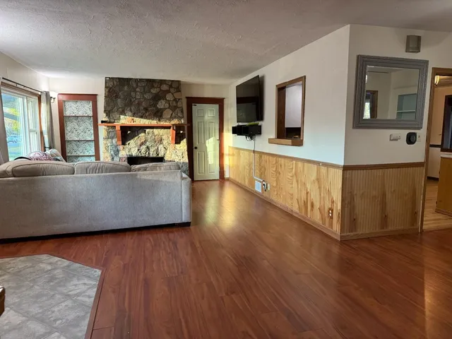 $304,900 | 726 South Park Avenue, Neenah, WI 54956