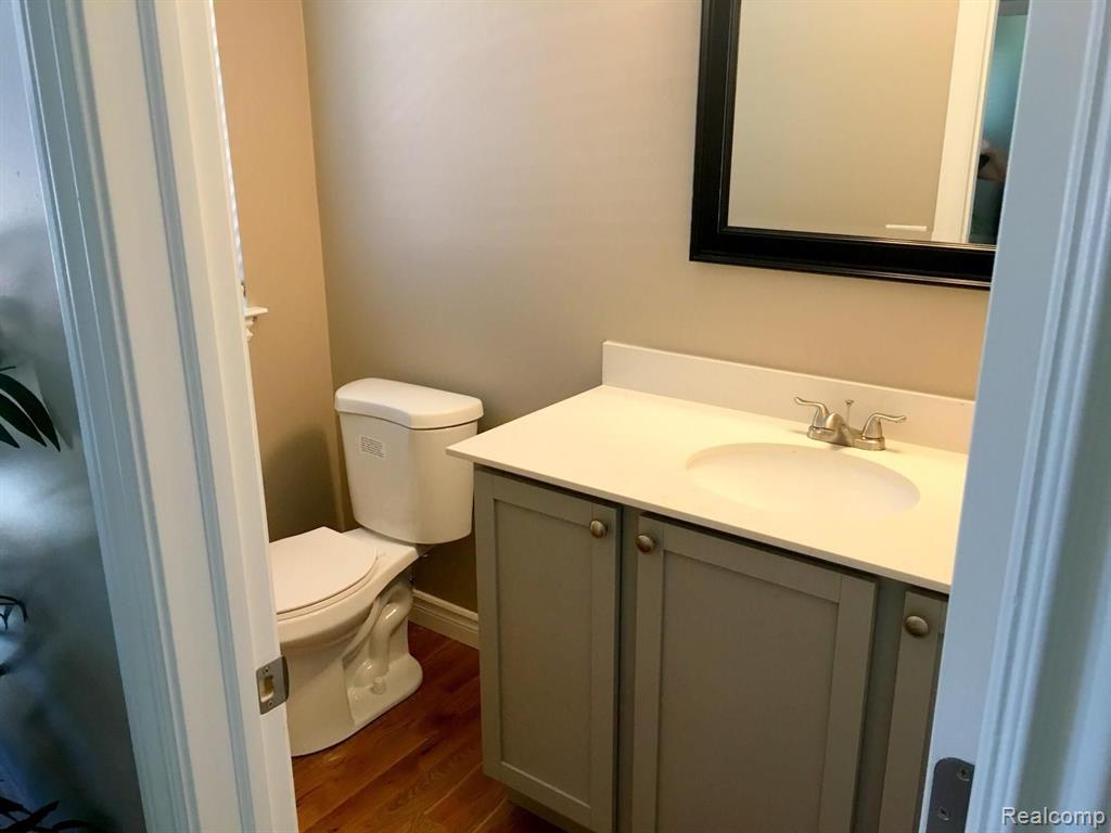 30015 High Valley Road Farmington Hills, MI 48331 - Photo 9 of 25