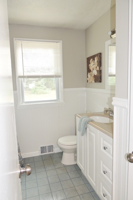 53 Timothy Circle Springfield, MA 01119 - Photo 13 of 15