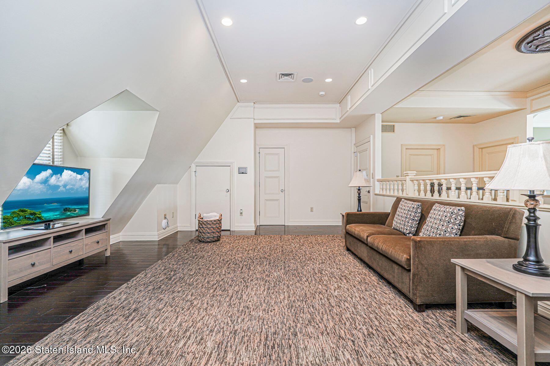 125 Benedict Road Staten Island, NY 10304 - Photo 57 of 96 125 lounge room 2