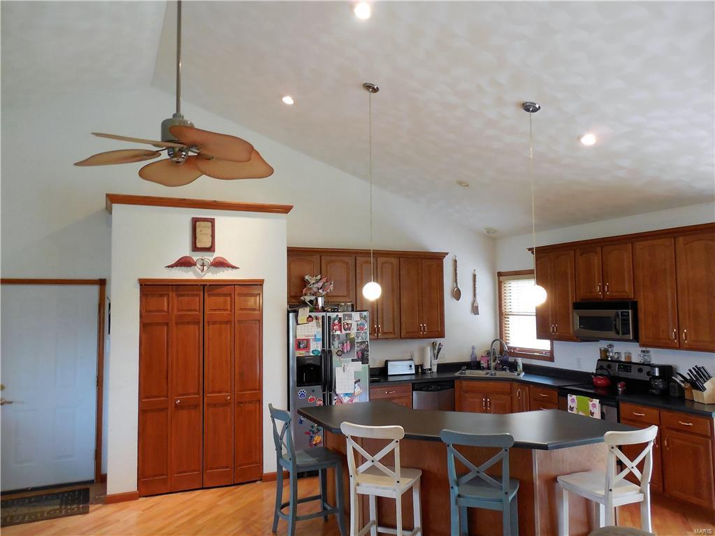 8104 Wolf Road Alton, IL 62002 - Photo 12 of 29