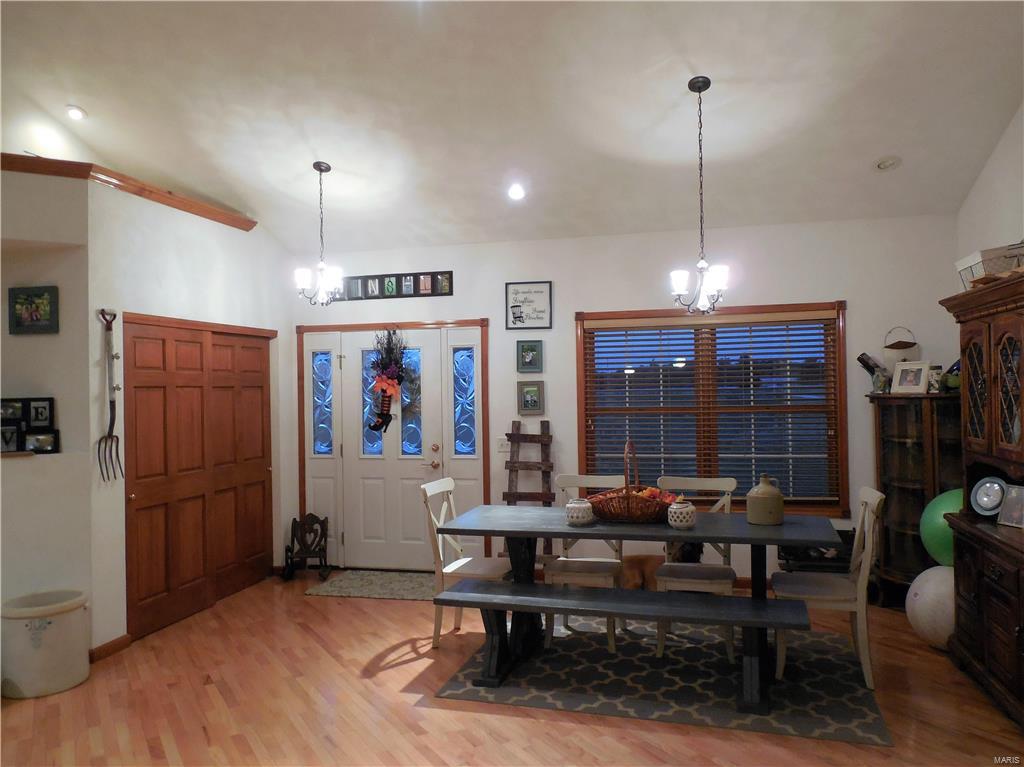8104 Wolf Road Alton, IL 62002 - Photo 13 of 29