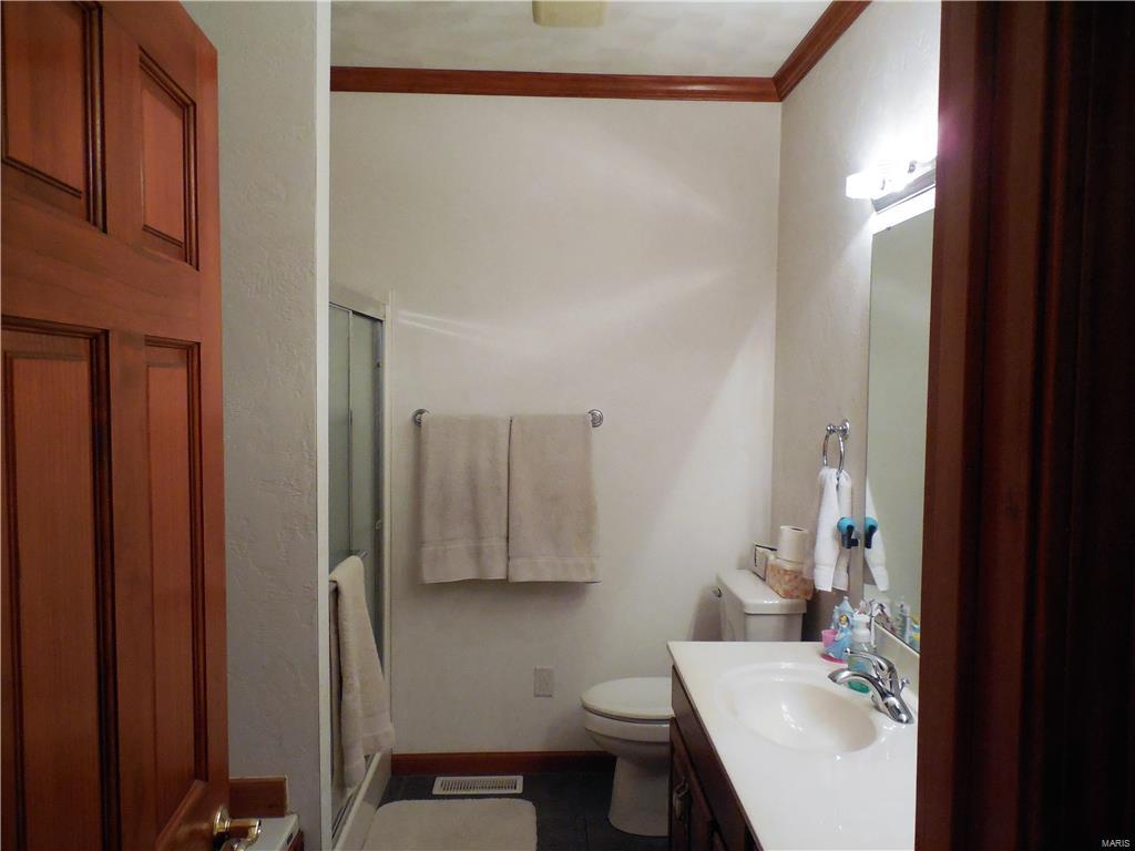 8104 Wolf Road Alton, IL 62002 - Photo 23 of 29