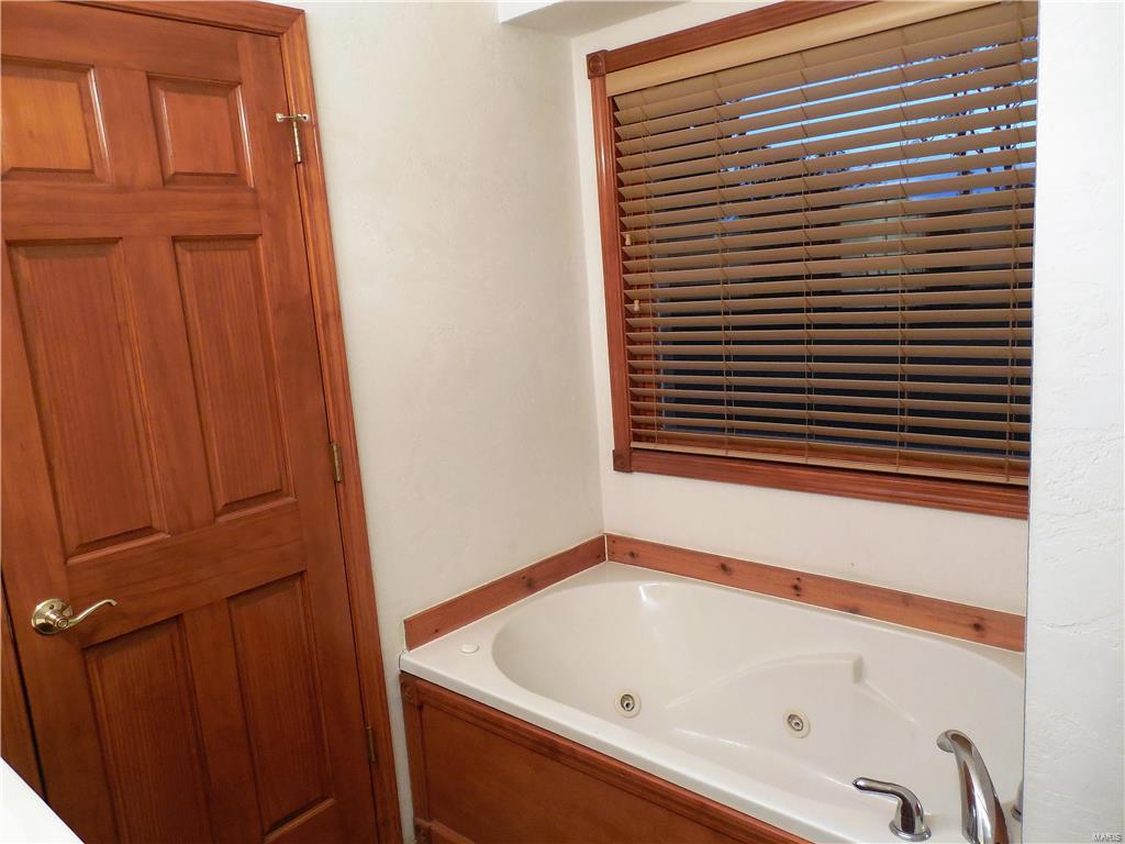 8104 Wolf Road Alton, IL 62002 - Photo 24 of 29