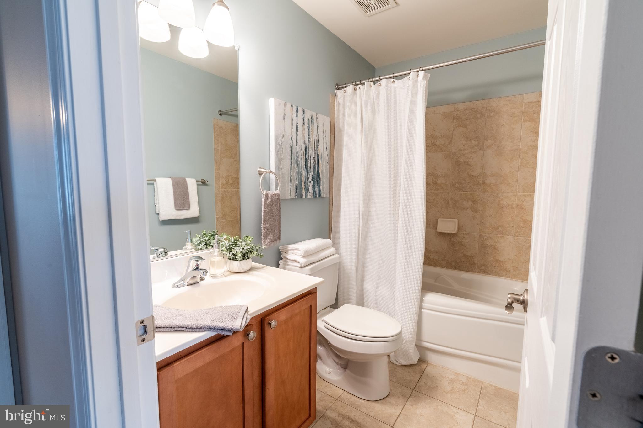 1302 Decatur Street Baltimore, MD 21230 - Photo 78 of 88 Hall full bath