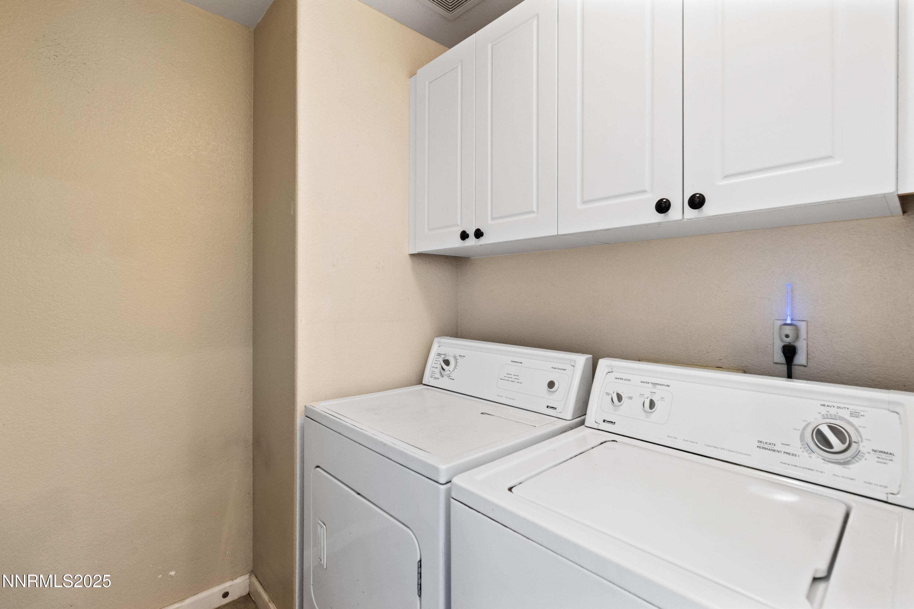 10375 Rosemount Drive Reno, NV 89521 - Photo 25 of 29 a utility room with dryer and washer