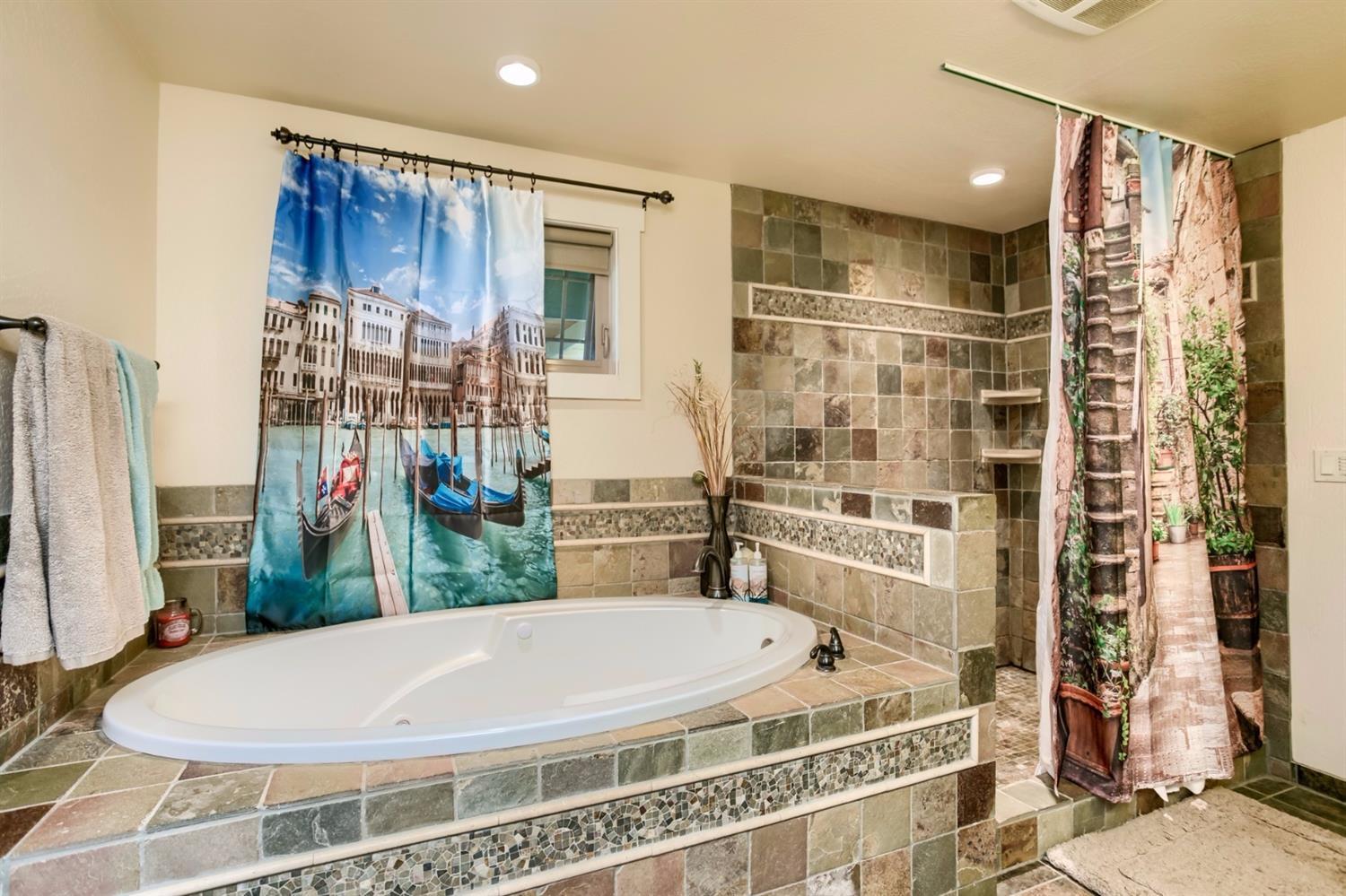 3558 Dodson Road Medford, OR 97504 - Photo 19 of 35 Bathroom