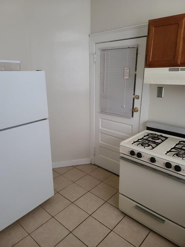 244 South Cleveland Street Memphis, TN 38104 - Photo 4 of 8 a stove top oven sitting inside of a kitchen