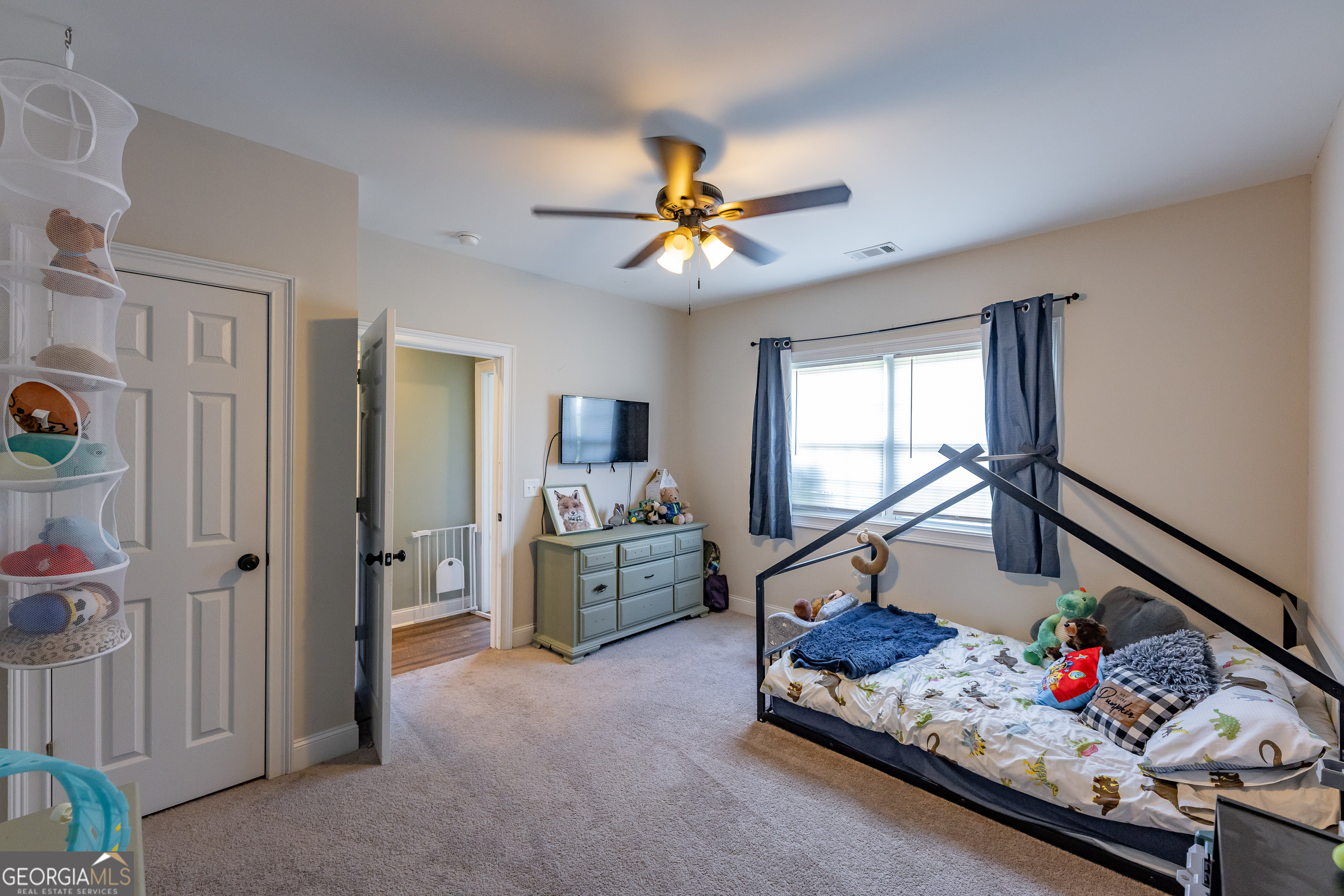 1730 Roland Road Thomaston, GA 30286 - Photo 19 of 55 a living room with furniture and a chandelier