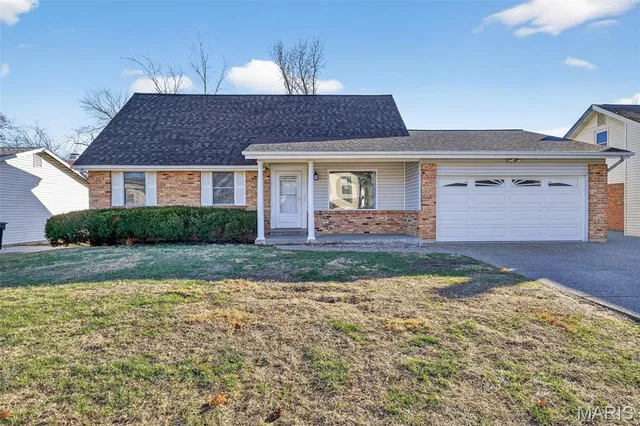$325,000 | 6 Dogwood Lane, St. Peters, MO 63376