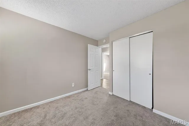 $325,000 | 6 Dogwood Lane, St. Peters, MO 63376