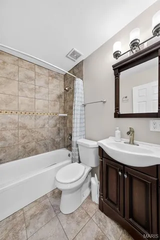 $325,000 | 6 Dogwood Lane, St. Peters, MO 63376