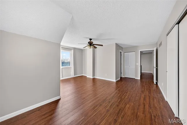 $325,000 | 6 Dogwood Lane, St. Peters, MO 63376