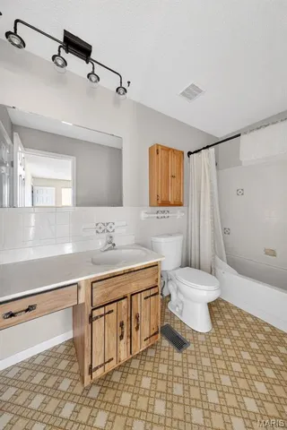 $325,000 | 6 Dogwood Lane, St. Peters, MO 63376