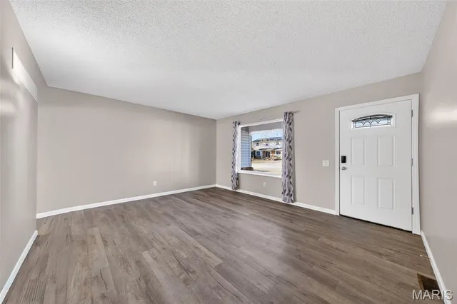 $325,000 | 6 Dogwood Lane, St. Peters, MO 63376