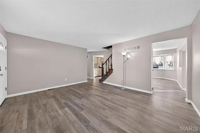 $325,000 | 6 Dogwood Lane, St. Peters, MO 63376