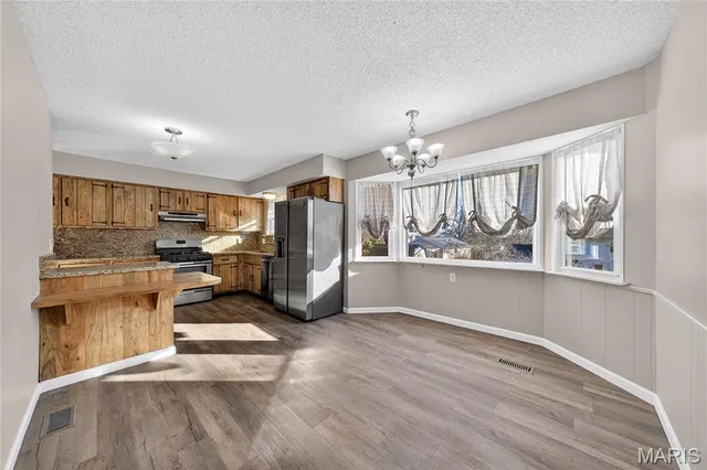 $325,000 | 6 Dogwood Lane, St. Peters, MO 63376