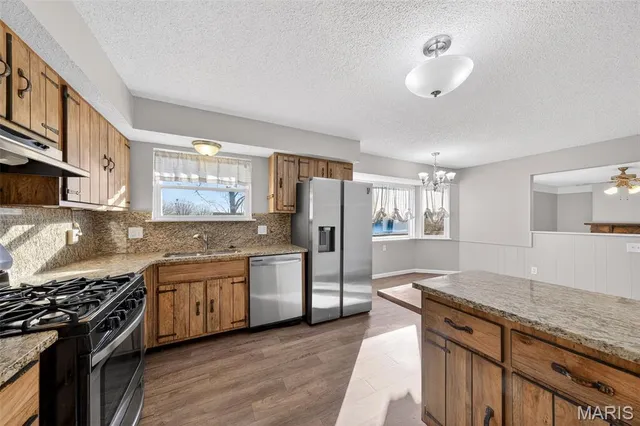 $325,000 | 6 Dogwood Lane, St. Peters, MO 63376