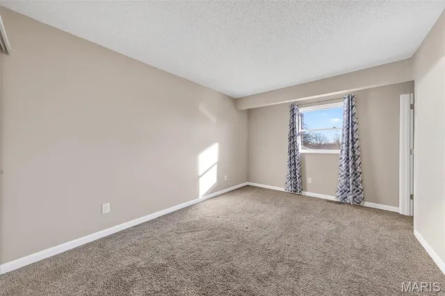 $325,000 | 6 Dogwood Lane, St. Peters, MO 63376