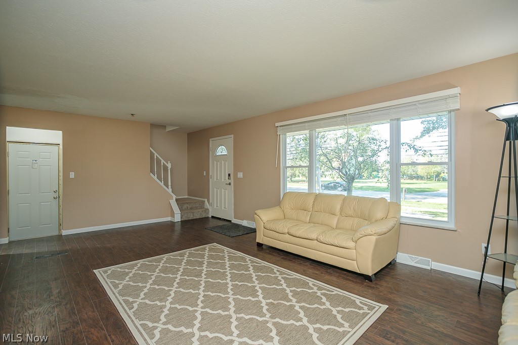 7821 York Road Cleveland, OH 44130 - Photo 2 of 25 Gallery Image 2
