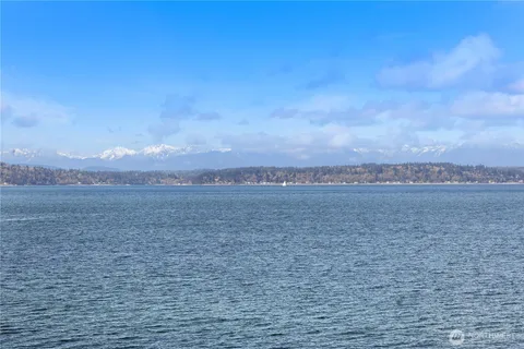 $899,000 | 1300 Alki Avenue Southwest, Unit 200, Seattle, WA 98116