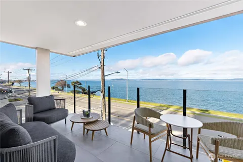 $899,000 | 1300 Alki Avenue Southwest, Unit 200, Seattle, WA 98116