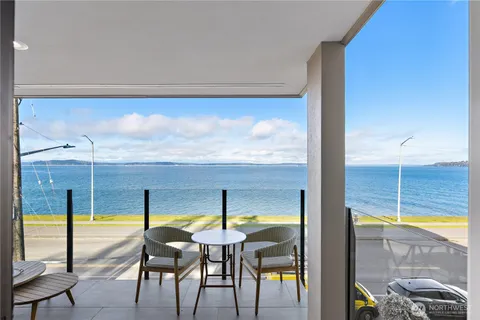$899,000 | 1300 Alki Avenue Southwest, Unit 200, Seattle, WA 98116