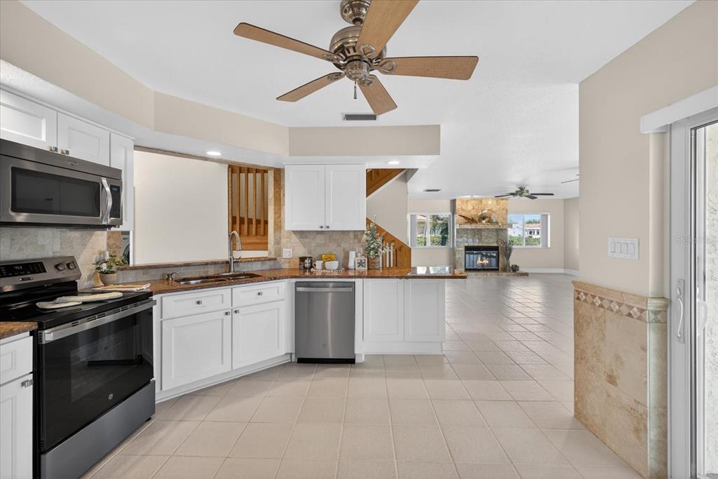 3640 Harborview Court New Port Richey, FL 34652 - Photo 15 of 95