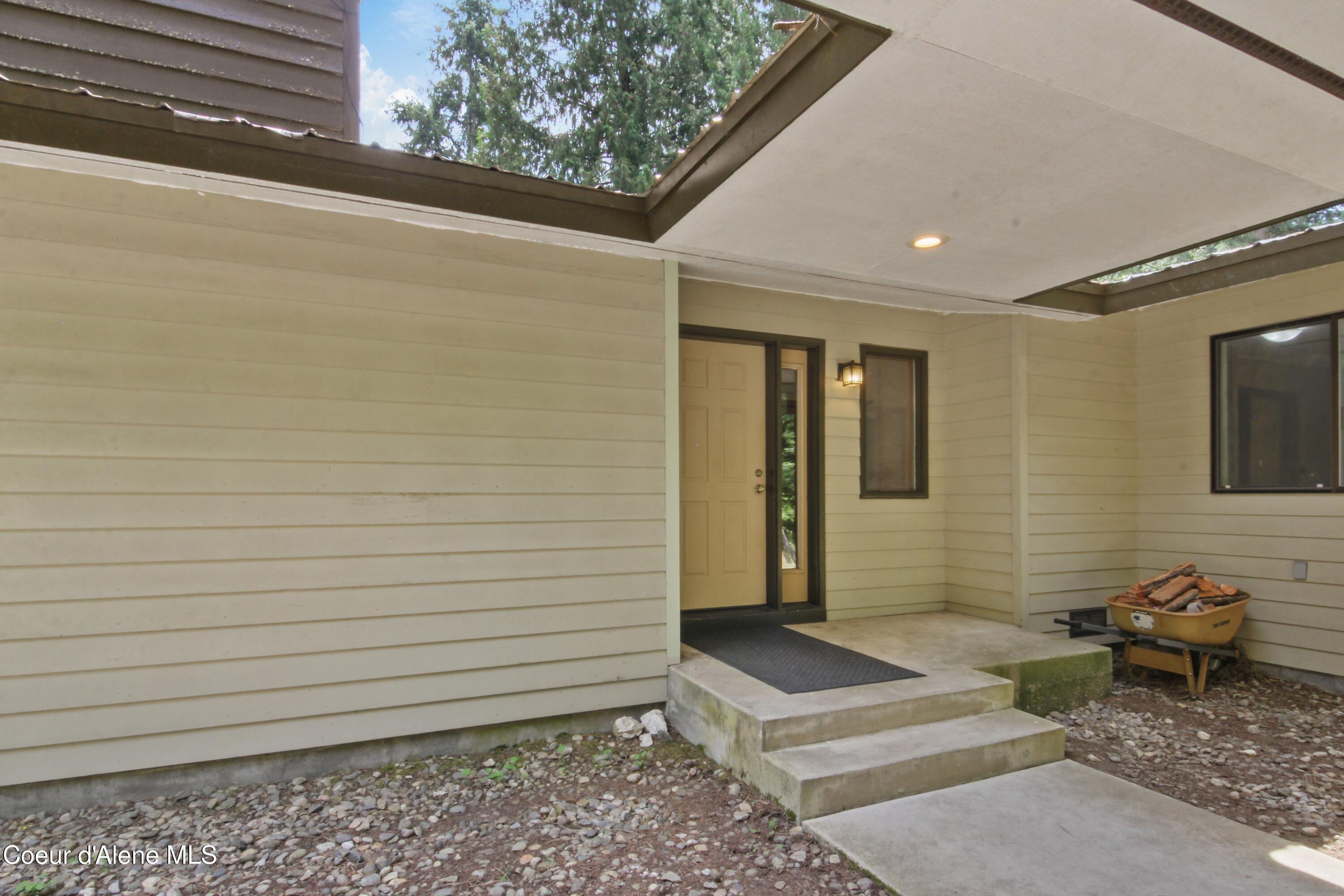 150 Denali Road Sagle, ID 83860 - Photo 17 of 40 017_Entry