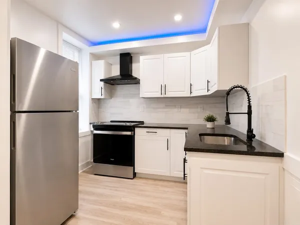 $2,100 | 52 Tonnelle Avenue, Unit 3, Jersey City, NJ 07306