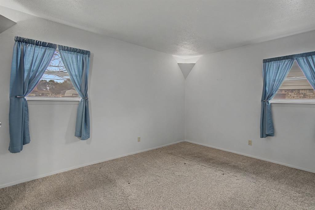 42 Page Street Hurst, TX 76053 - Photo 19 of 33