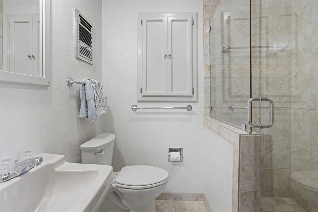 42 Page Street Hurst, TX 76053 - Photo 21 of 33