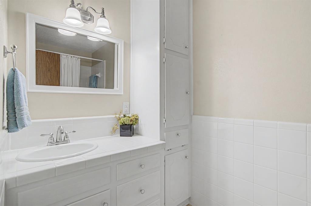 42 Page Street Hurst, TX 76053 - Photo 25 of 33