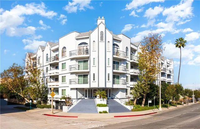 $530,000 | 4401 Sepulveda Boulevard, Unit 107, Sherman Oaks, CA 91403